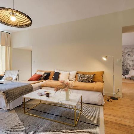 Appartement Avec Son Patio Dans Centre Historique De Bourg Exterior foto