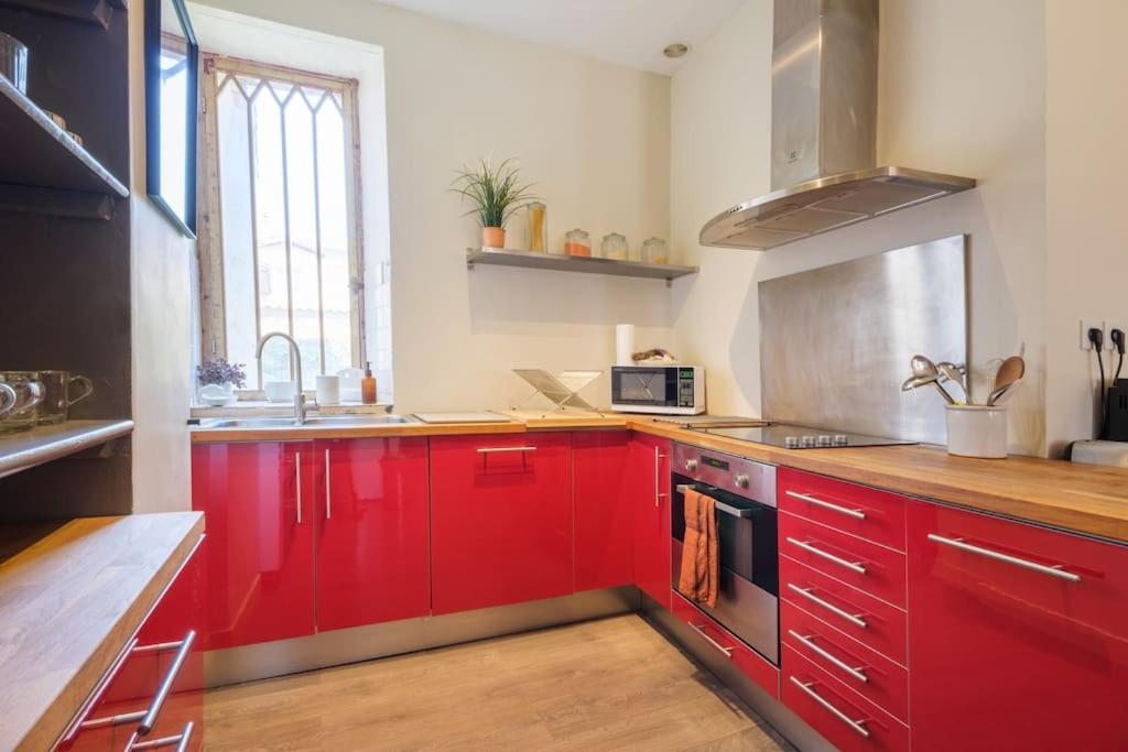 Appartement Avec Son Patio Dans Centre Historique De Bourg Exterior foto