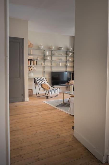 Appartement Avec Son Patio Dans Centre Historique De Bourg Exterior foto